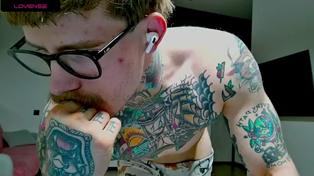 Snapshot of white_King9999 chatting on 12/03/25, 03:58 white King9999 online show from 12/03/25, 03:58