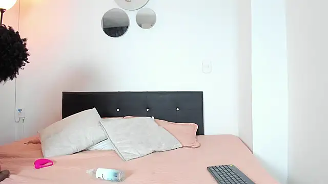 Snapshot of DailaSmith chatting on 10/30/25, 05:20 DailaSmith online show from 10/30/25, 05:20