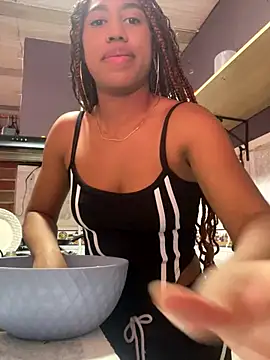 Snapshot of DailaSmith chatting on 12/14/25, 02:44 DailaSmith online show from 12/14/25, 02:44