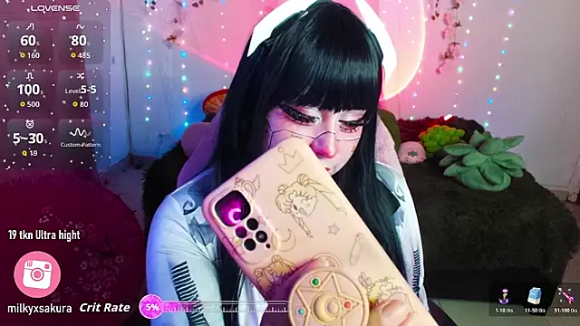 Snapshot of MilkyXSakura chatting on 11/16/25, 01:00 MilkyXSakura online show from 11/16/25, 01:00