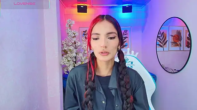 Dafne huges online show from 10/21/25, 07:36