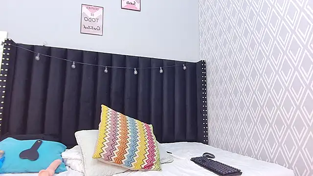 petitelittleebony online show from 02/12/25, 10:37