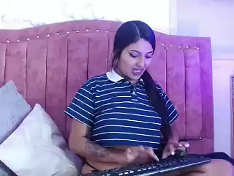 SarahStones online show from 01/16/25, 05:42