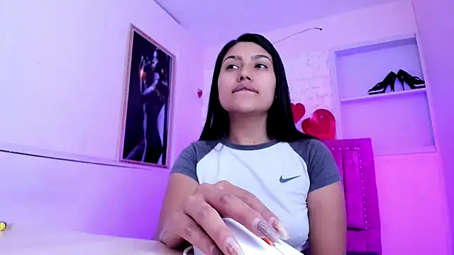 SarahStones online show from 09/19/25, 09:43