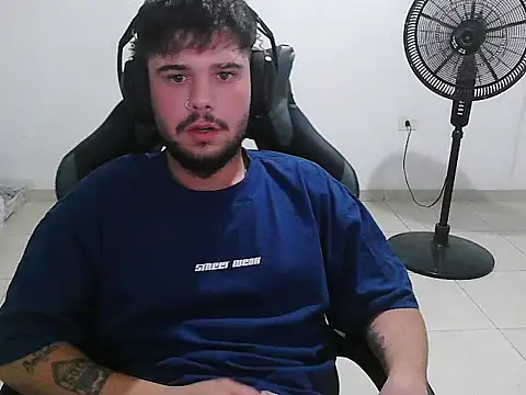 Snapshot of tubabymaldito0 chatting on 11/25/25, 01:38 tubabymaldito0 online show from 11/25/25, 01:38