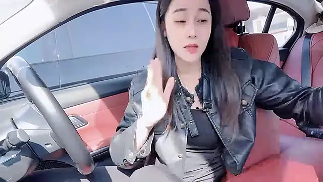 Snapshot of newwell chatting on 01/18/26, 02:48 newwell online show from 01/18/26, 02:48