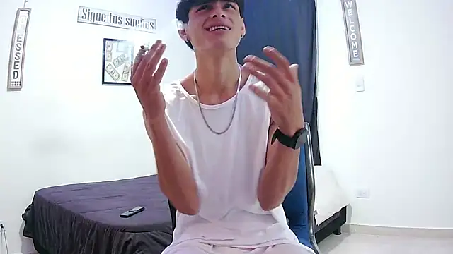 Snapshot of harrytomson_1 chatting on 11/13/25, 04:55 harrytomson 1 online show from 11/13/25, 04:55