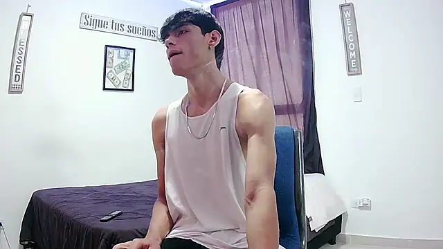 Snapshot of harrytomson_1 chatting on 11/16/25, 05:18 harrytomson 1 online show from 11/16/25, 05:18