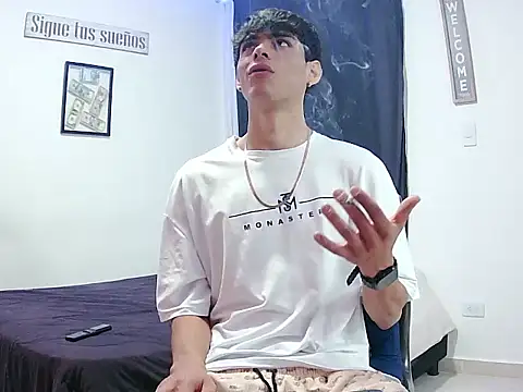 Snapshot of harrytomson_1 chatting on 11/18/25, 09:47 harrytomson 1 online show from 11/18/25, 09:47