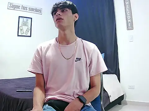 Snapshot of harrytomson_1 chatting on 11/19/25, 08:25 harrytomson 1 online show from 11/19/25, 08:25