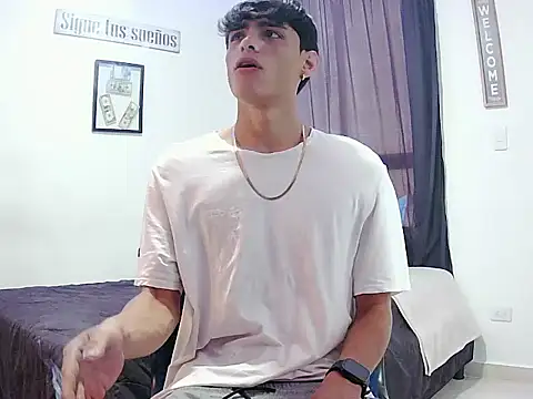 Snapshot of harrytomson_1 chatting on 11/26/25, 06:20 harrytomson 1 online show from 11/26/25, 06:20