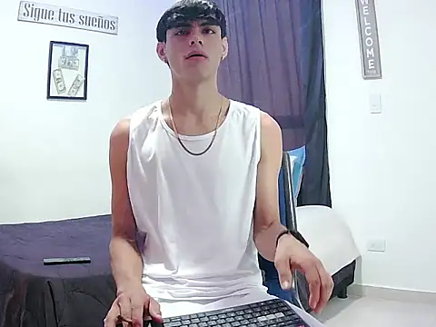 Snapshot of harrytomson_1 chatting on 11/30/25, 01:48 harrytomson 1 online show from 11/30/25, 01:48