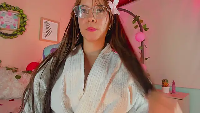 Snapshot of honey_fox1 chatting on 02/14/25, 04:47 honey fox1 online show from 02/14/25, 04:47