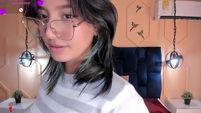 Snapshot of Yazmin_rouse chatting on 12/12/24, 02:22 Yazmin rouse online show from 12/12/24, 02:22