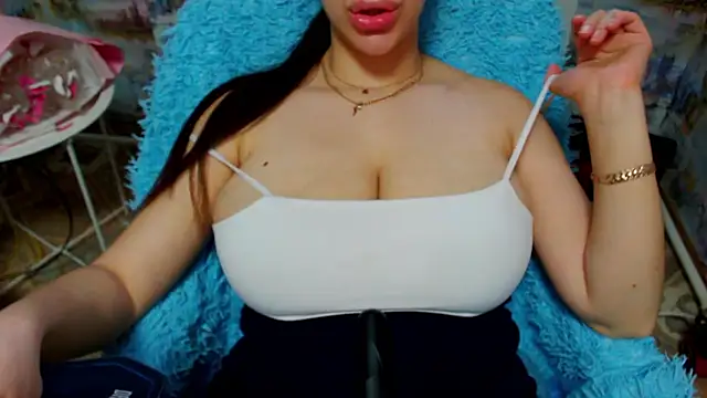 Snapshot of lovelyseu chatting on 11/24/25, 06:13 lovelyseu online show from 11/24/25, 06:13