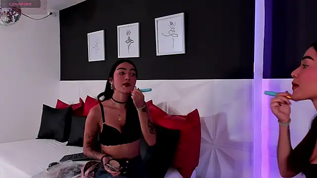 Snapshot of scarlet_castro chatting on 12/13/24, 12:06 scarlet castro online show from 12/13/24, 12:06