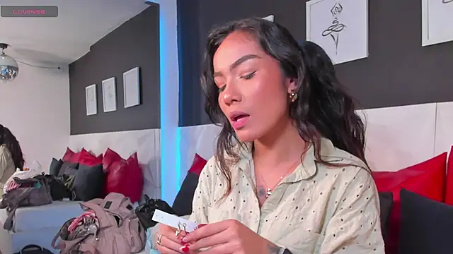 Snapshot of scarlet_castro chatting on 10/24/25, 04:47 scarlet castro online show from 10/24/25, 04:47