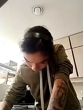 Snapshot of scarlet_castro chatting on 11/04/25, 03:55 scarlet castro online show from 11/04/25, 03:55