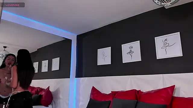 Snapshot of scarlet_castro chatting on 11/24/25, 04:51 scarlet castro online show from 11/24/25, 04:51