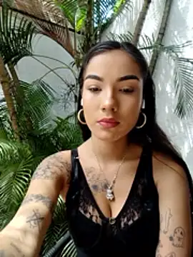 Snapshot of scarlet_castro chatting on 11/25/25, 04:07 scarlet castro online show from 11/25/25, 04:07