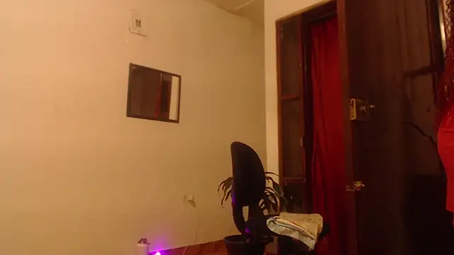 Snapshot of cougar_town chatting on 11/22/25, 12:09 cougar town online show from 11/22/25, 12:09