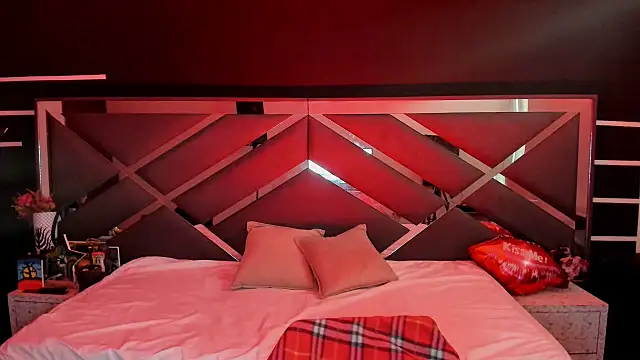 Snapshot of SexyNaf chatting on 09/18/25, 07:27 SexyNaf online show from 09/18/25, 07:27