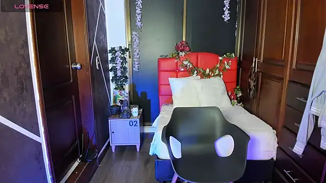 Snapshot of SexyNaf chatting on 12/04/25, 07:33 SexyNaf online show from 12/04/25, 07:33