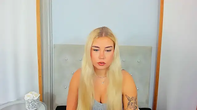 Snapshot of KristyHoney chatting on 02/12/25, 06:19 KristyHoney online show from 02/12/25, 06:19