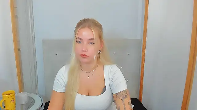 Snapshot of KristyHoney chatting on 03/03/25, 09:44 KristyHoney online show from 03/03/25, 09:44