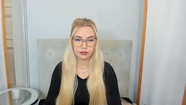 Snapshot of KristyHoney chatting on 03/07/25, 06:24 KristyHoney online show from 03/07/25, 06:24