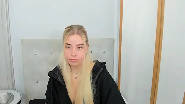 Snapshot of KristyHoney chatting on 03/16/25, 09:16 KristyHoney online show from 03/16/25, 09:16