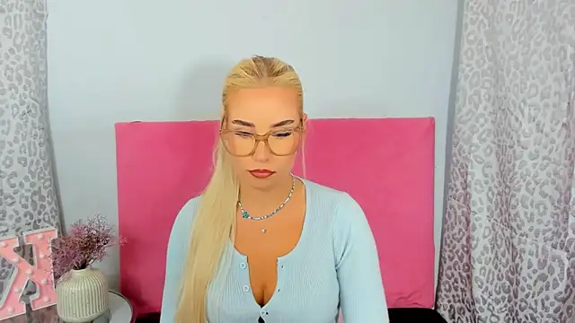 Snapshot of KristyHoney chatting on 09/26/25, 11:36 KristyHoney online show from 09/26/25, 11:36