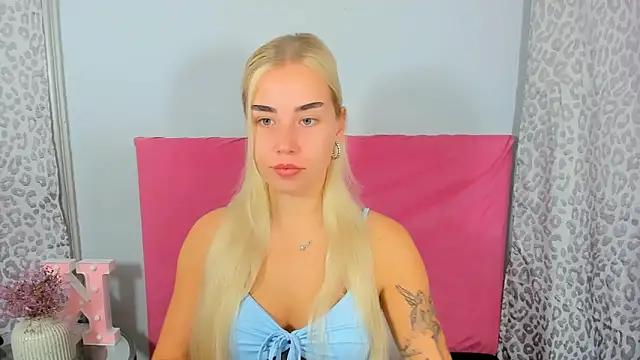 Snapshot of KristyHoney chatting on 10/13/25, 07:08 KristyHoney online show from 10/13/25, 07:08