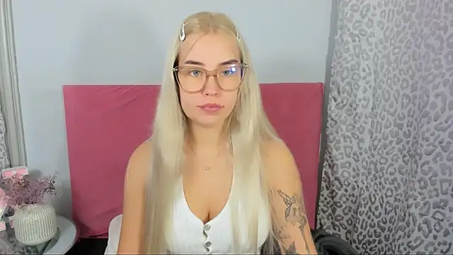 Snapshot of KristyHoney chatting on 01/07/26, 08:17 KristyHoney online show from 01/07/26, 08:17