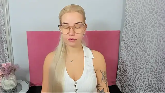 Snapshot of KristyHoney chatting on 01/09/26, 08:28 KristyHoney online show from 01/09/26, 08:28