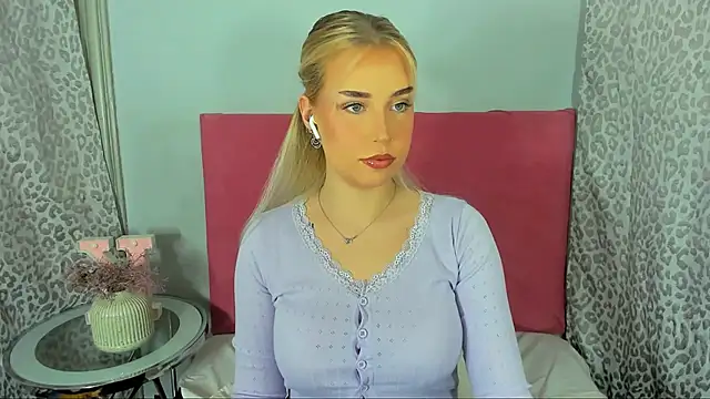 Snapshot of KristyHoney chatting on 02/22/26, 03:21 KristyHoney online show from 02/22/26, 03:21