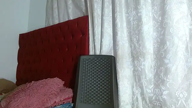 Snapshot of cristinamontiel chatting on 10/25/25, 02:24 cristinamontiel online show from 10/25/25, 02:24