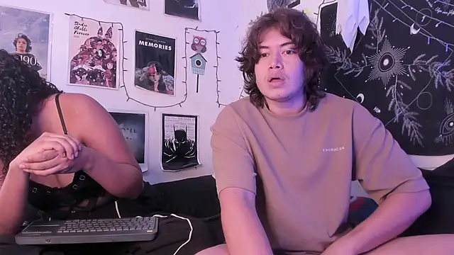 Snapshot of hothoneychile chatting on 09/17/25, 02:19 hothoneychile online show from 09/17/25, 02:19