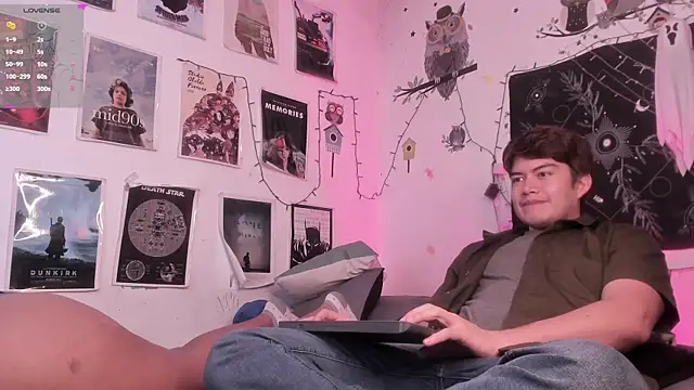 Snapshot of hothoneychile chatting on 11/17/25, 02:50 hothoneychile online show from 11/17/25, 02:50