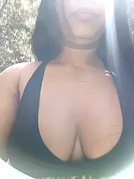 Snapshot of cindy_damm chatting on 01/12/25, 05:01 cindy damm online show from 01/12/25, 05:01