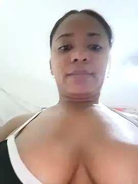 Snapshot of cindy_damm chatting on 02/13/25, 02:56 cindy damm online show from 02/13/25, 02:56