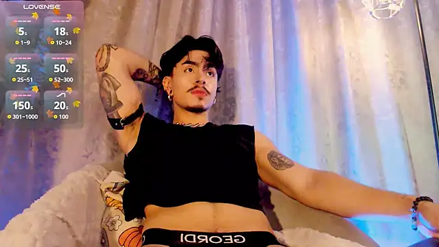 Snapshot of Mathew_stardust chatting on 12/13/25, 11:43 Mathew stardust online show from 12/13/25, 11:43