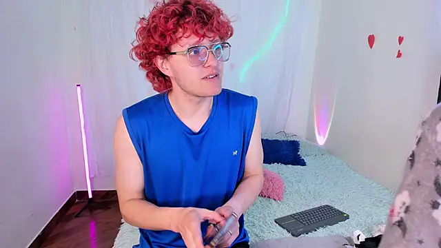 Snapshot of CelesteXCute chatting on 12/19/25, 02:13 CelesteXCute online show from 12/19/25, 02:13