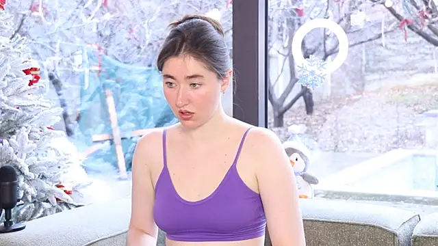 Snapshot of GentleSparkMay chatting on 12/28/24, 09:20 GentleSparkMay online show from 12/28/24, 09:20