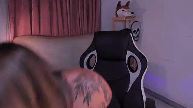 ashleyvalirya online show from 10/23/25, 04:01