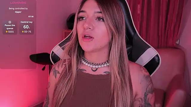 ashleyvalirya online show from 12/18/25, 04:07