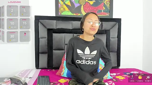 Snapshot of tatiana_valencia chatting on 03/10/25, 12:26 tatiana valencia online show from 03/10/25, 12:26