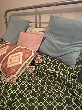 Snapshot of saskiapierce chatting on 10/25/25, 05:40 saskiapierce online show from 10/25/25, 05:40