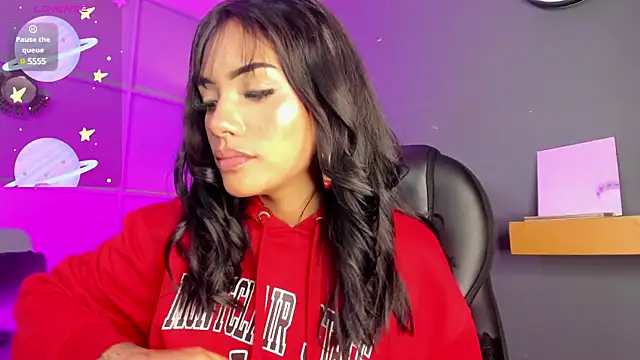 Snapshot of Giovanna_oliveira chatting on 01/18/25, 08:31 Giovanna oliveira online show from 01/18/25, 08:31