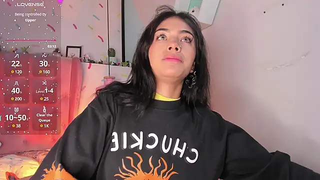 Snapshot of Giovanna_oliveira chatting on 02/06/25, 05:03 Giovanna oliveira online show from 02/06/25, 05:03